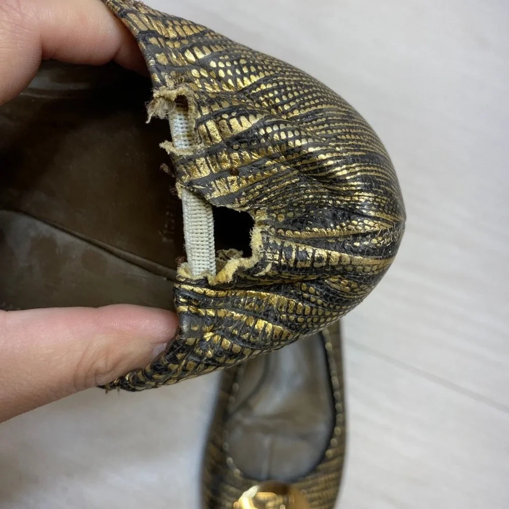 Flaw Tory Burch‎ Reva Ballet Flats Gold Metallic Snakeskin Logo Medallion 8.5M